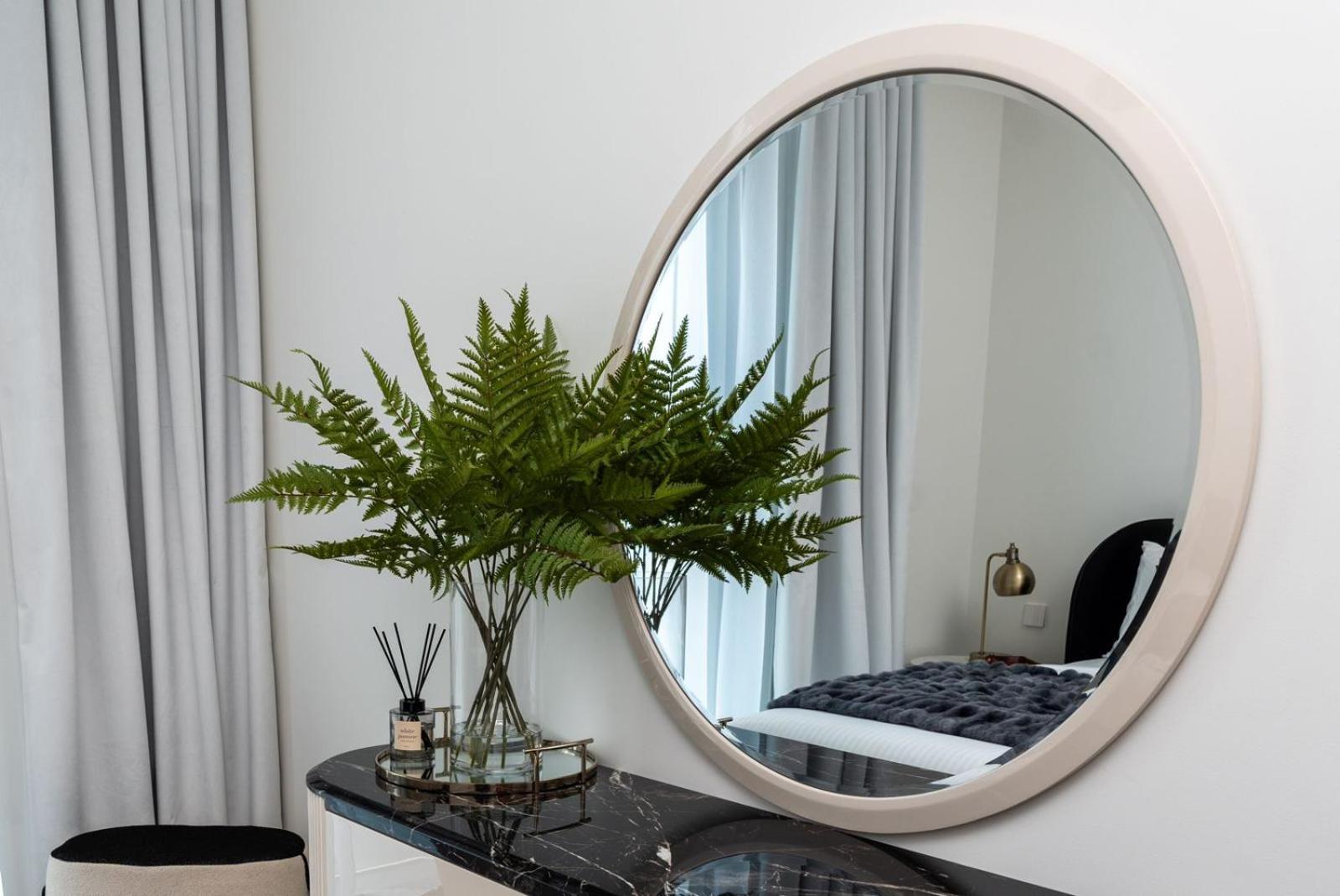 Luxury Escapes - Stylish 2br With Balcony In Burj Crown Downtown Apartment Dubai